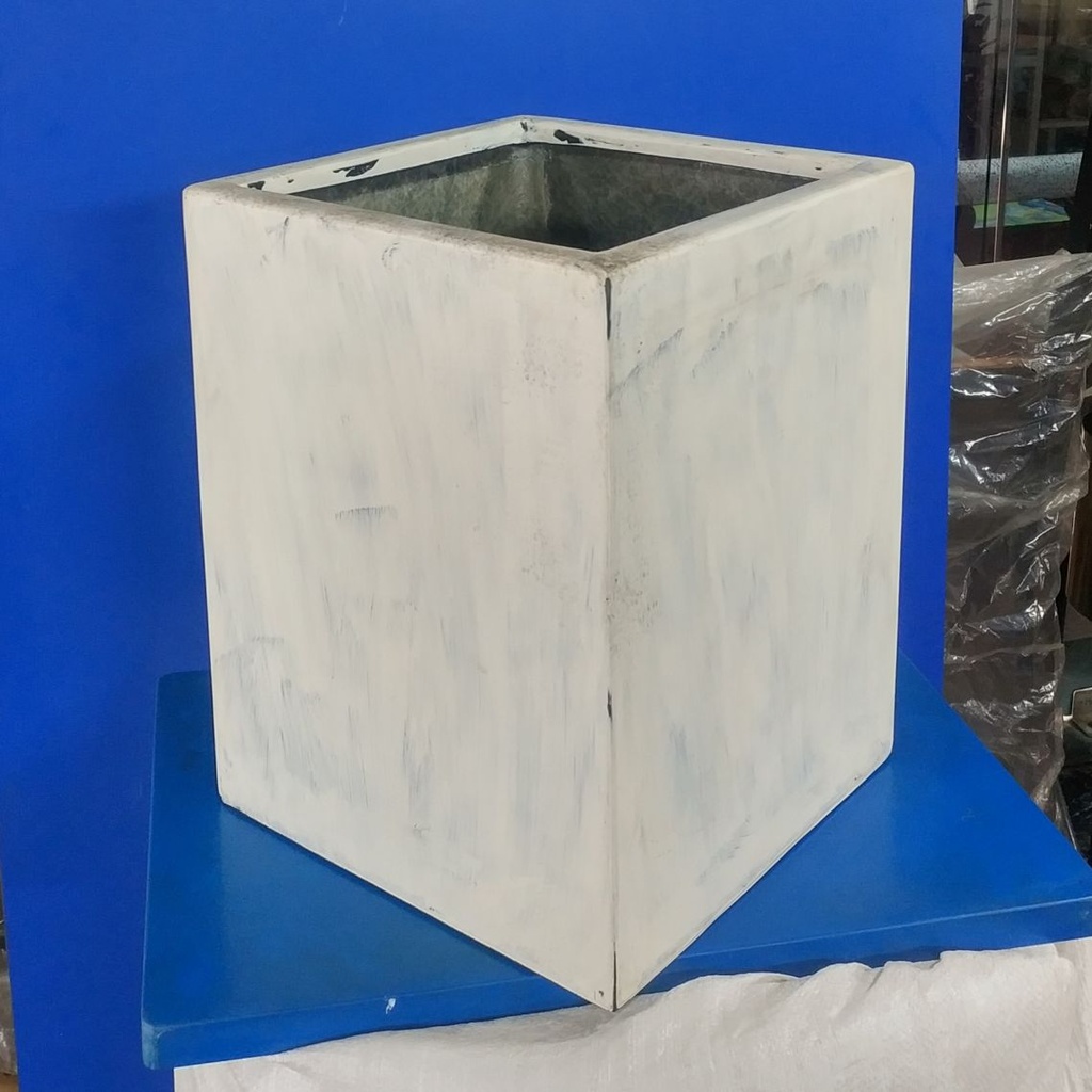 Flowerpot 350 x 350 x H400 + Plate